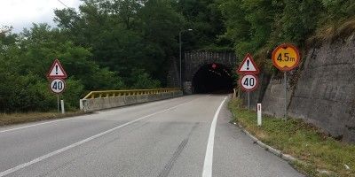 Two-way traffic in the Crnaja tunnel